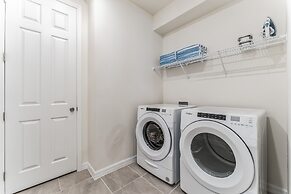 Coconut Breeze With Private Backyard Pool And Spa 5 Bedroom Home