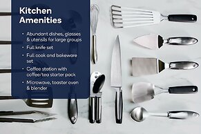 Coconut Breeze With Private Backyard Pool And Spa 5 Bedroom Home