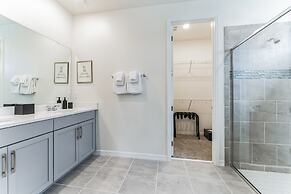 Coconut Breeze With Private Backyard Pool And Spa 5 Bedroom Home