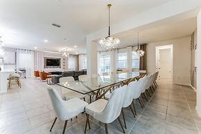 Coconut Breeze With Private Backyard Pool And Spa 5 Bedroom Home