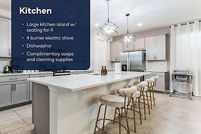 Coconut Breeze With Private Backyard Pool And Spa 5 Bedroom Home