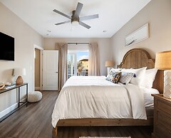 Miramar Dream House - Hot Tub, Tiki Bar, Game Room 7 Bedroom Home by O