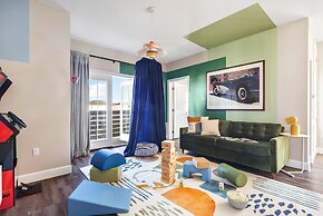 Miramar Dream House - Hot Tub, Tiki Bar, Game Room 7 Bedroom Home by O