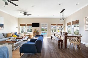 Miramar Dream House - Hot Tub, Tiki Bar, Game Room 7 Bedroom Home by O