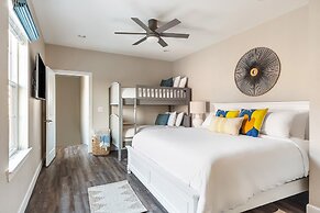 Miramar Dream House - Hot Tub, Tiki Bar, Game Room 7 Bedroom Home by O