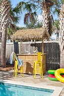 Miramar Dream House - Hot Tub, Tiki Bar, Game Room 7 Bedroom Home by O