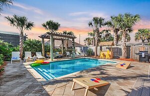 Miramar Dream House - Hot Tub, Tiki Bar, Game Room 7 Bedroom Home by O