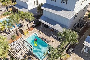 Miramar Dream House - Hot Tub, Tiki Bar, Game Room 7 Bedroom Home by O