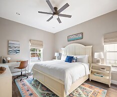 Miramar Dream House - Hot Tub, Tiki Bar, Game Room 7 Bedroom Home by O