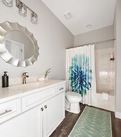 Miramar Dream House - Hot Tub, Tiki Bar, Game Room 7 Bedroom Home by O