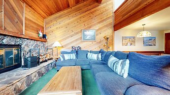 Mammoth Sierra Townhomes #23 4 Bedroom Condo by RedAwning