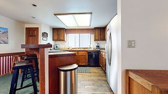 Mammoth Sierra Townhomes #23 4 Bedroom Condo by RedAwning