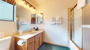 Mammoth Sierra Townhomes #23 4 Bedroom Condo by RedAwning