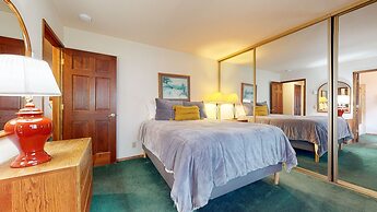 Mammoth Sierra Townhomes #23 4 Bedroom Condo by RedAwning