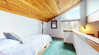 Mammoth Sierra Townhomes #23 4 Bedroom Condo by RedAwning