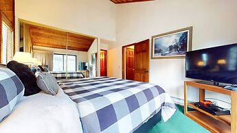 Mammoth Sierra Townhomes #23 4 Bedroom Condo by RedAwning