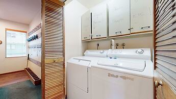 Mammoth Sierra Townhomes #23 4 Bedroom Condo by RedAwning