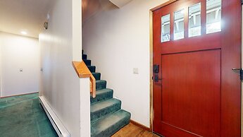 Mammoth Sierra Townhomes #23 4 Bedroom Condo by RedAwning