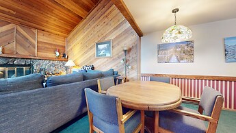 Mammoth Sierra Townhomes #23 4 Bedroom Condo by RedAwning