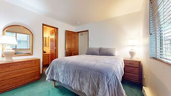 Mammoth Sierra Townhomes #23 4 Bedroom Condo by RedAwning