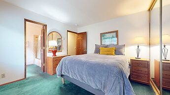 Mammoth Sierra Townhomes #23 4 Bedroom Condo by RedAwning