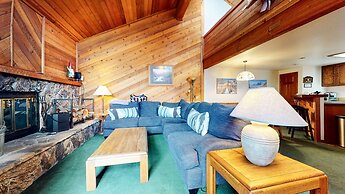 Mammoth Sierra Townhomes #23 4 Bedroom Condo by RedAwning