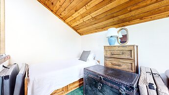 Mammoth Sierra Townhomes #23 4 Bedroom Condo by RedAwning