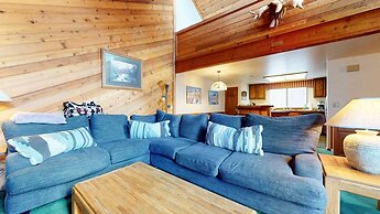 Mammoth Sierra Townhomes #23 4 Bedroom Condo by RedAwning