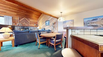 Mammoth Sierra Townhomes #23 4 Bedroom Condo by RedAwning
