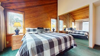 Mammoth Sierra Townhomes #23 4 Bedroom Condo by RedAwning