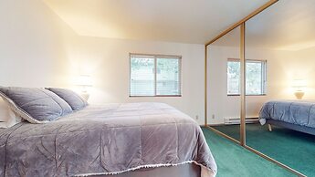 Mammoth Sierra Townhomes #23 4 Bedroom Condo by RedAwning