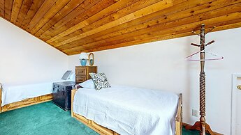 Mammoth Sierra Townhomes #23 4 Bedroom Condo by RedAwning