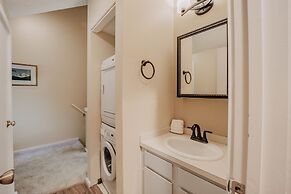 82sw - Fireplace - W/d - Kitchen - Sleeps 4 2 Bedroom Condo by RedAwni