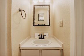 82sw - Fireplace - W/d - Kitchen - Sleeps 4 2 Bedroom Condo by RedAwni