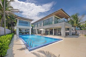 Abogo Da Nang OceanFront Luxury Villa