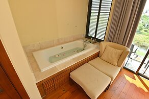 Abogo Da Nang OceanFront Luxury Villa