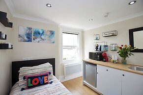 Your Ideal London Getaway - Charming Studio Haven