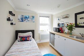Your Ideal London Getaway - Charming Studio Haven