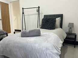 Urban, Sleeps 6 Private Garden-family Pet Friendly