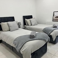 Urban, Sleeps 6 Private Garden-family Pet Friendly