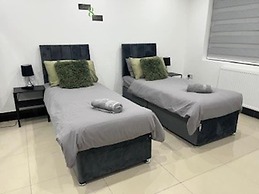 Urban, Sleeps 6 Private Garden-family Pet Friendly