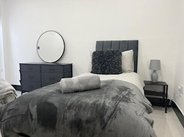 Urban, Sleeps 6 Private Garden-family Pet Friendly