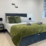 Urban, Sleeps 6 Private Garden-family Pet Friendly