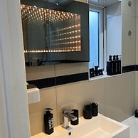 Urban, Sleeps 6 Private Garden-family Pet Friendly