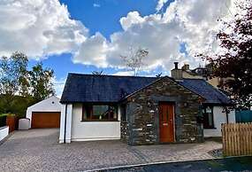 Detached Lakeland Cottage With Private hot tub