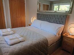 Detached Lakeland Cottage With Private hot tub