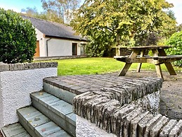 Detached Lakeland Cottage With Private hot tub