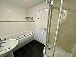 Detached Lakeland Cottage With Private hot tub