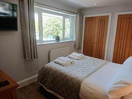 Detached Lakeland Cottage With Private hot tub