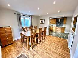 Detached Lakeland Cottage With Private hot tub